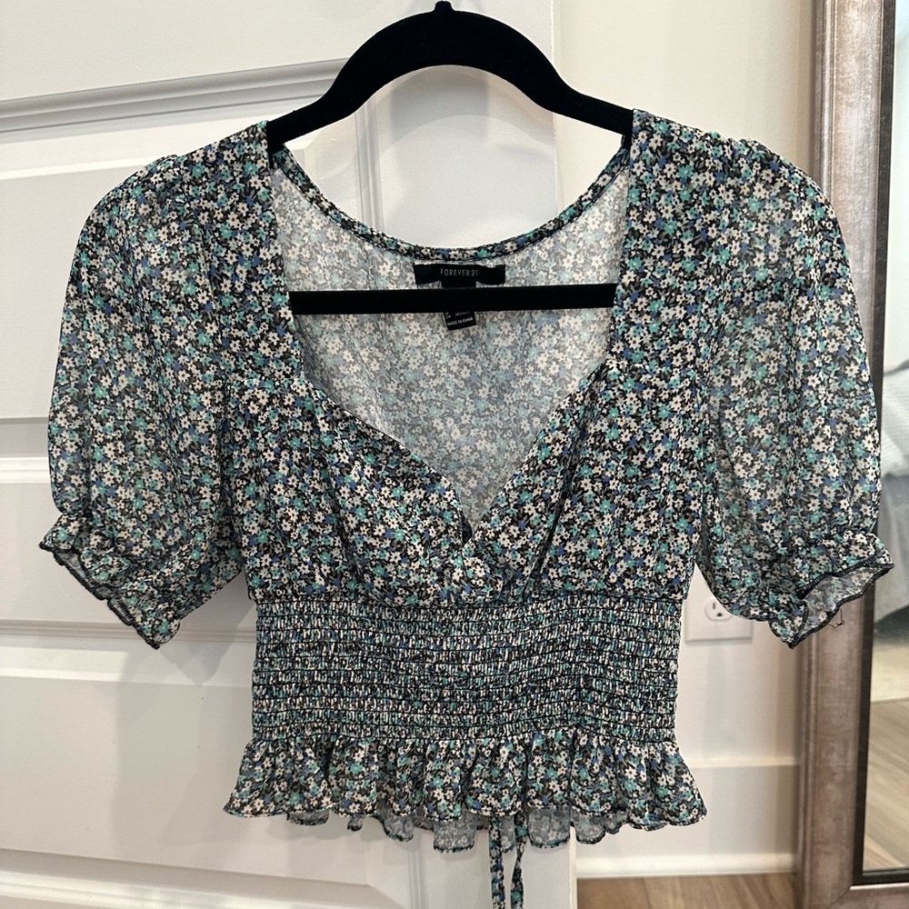 Cropped floral blouse